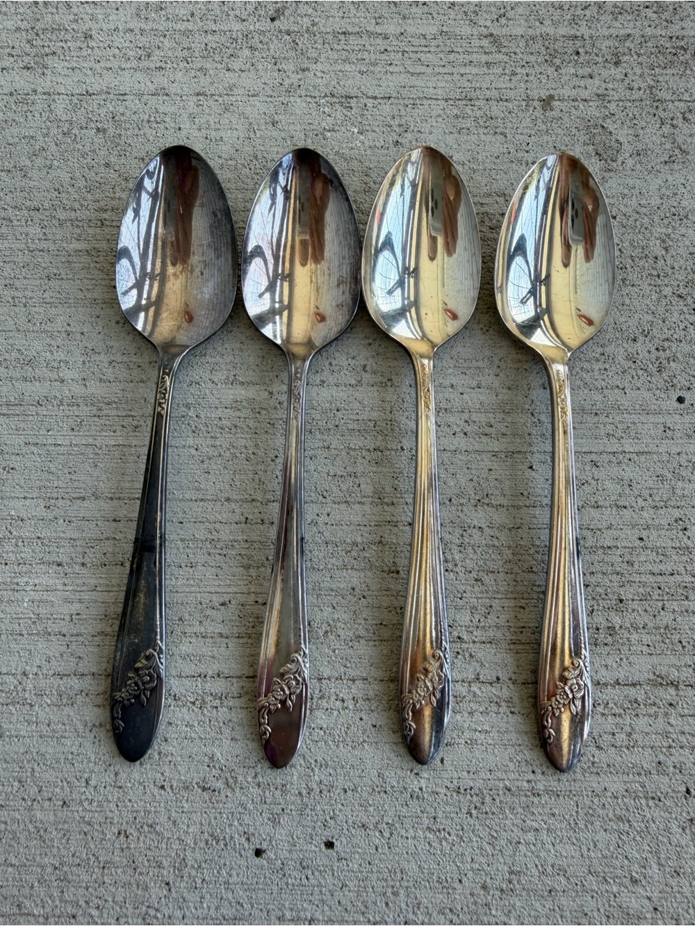 Vintage Oneida Tudor Plate Silverplate Teaspoons Floral Pattern Set of 4